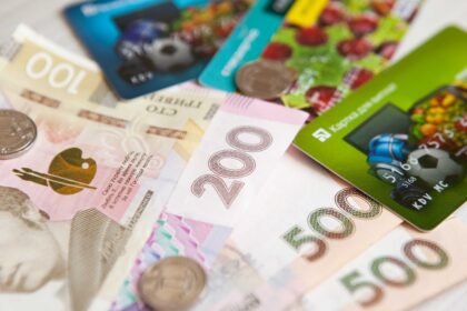 значок гривні